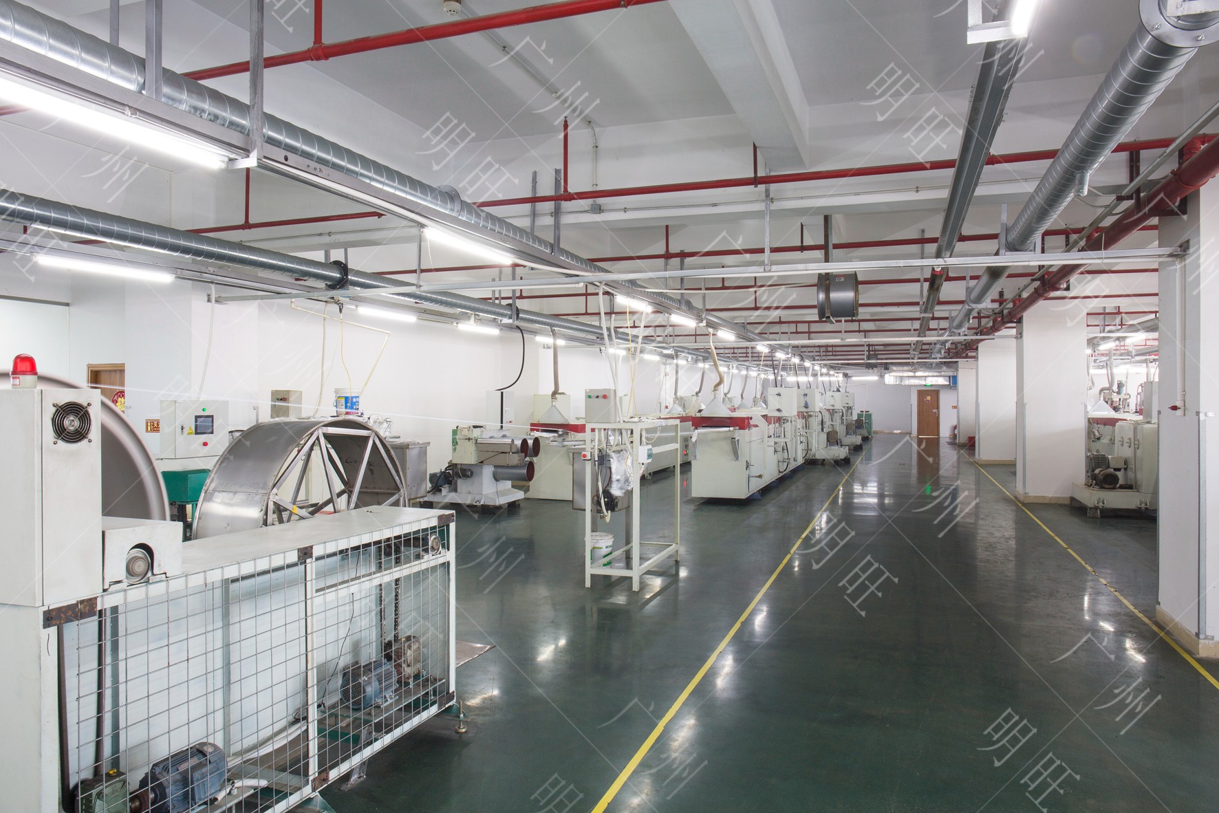 8000㎡现代化标准刷丝生产车间，通过ISO9001质量管理体系认证